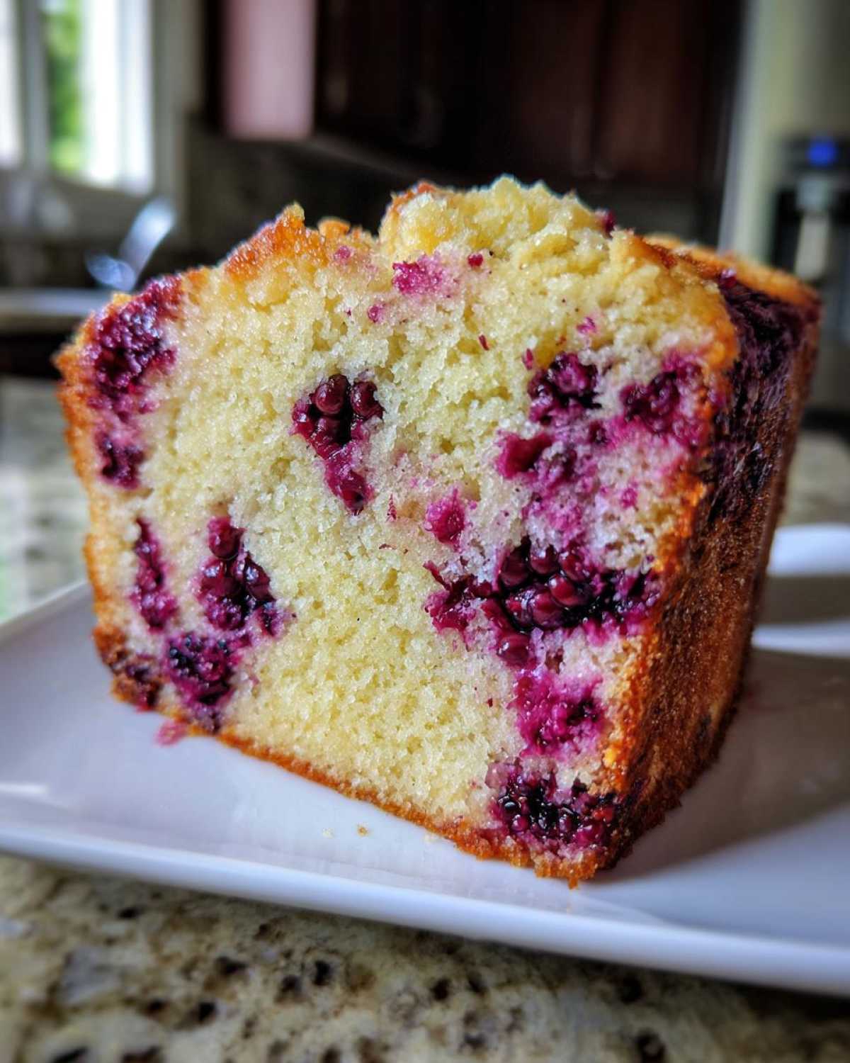 black raspberry cake - detail 2