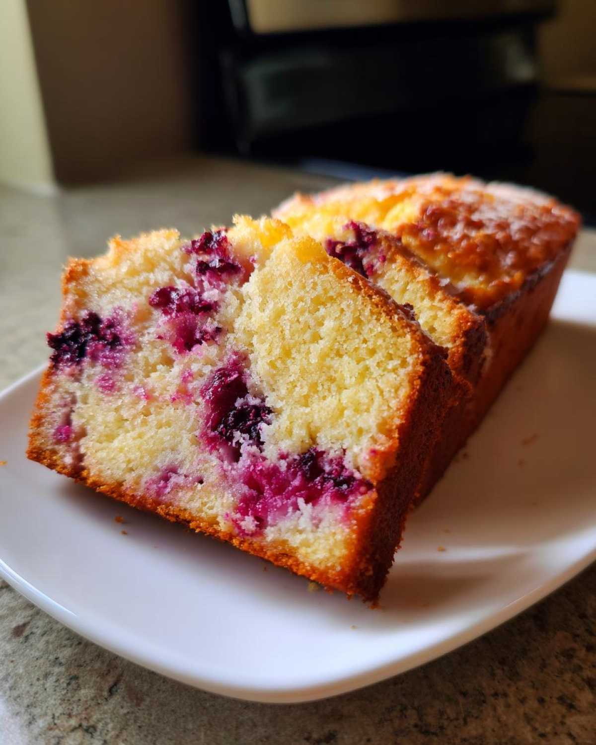 black raspberry cake - detail 3