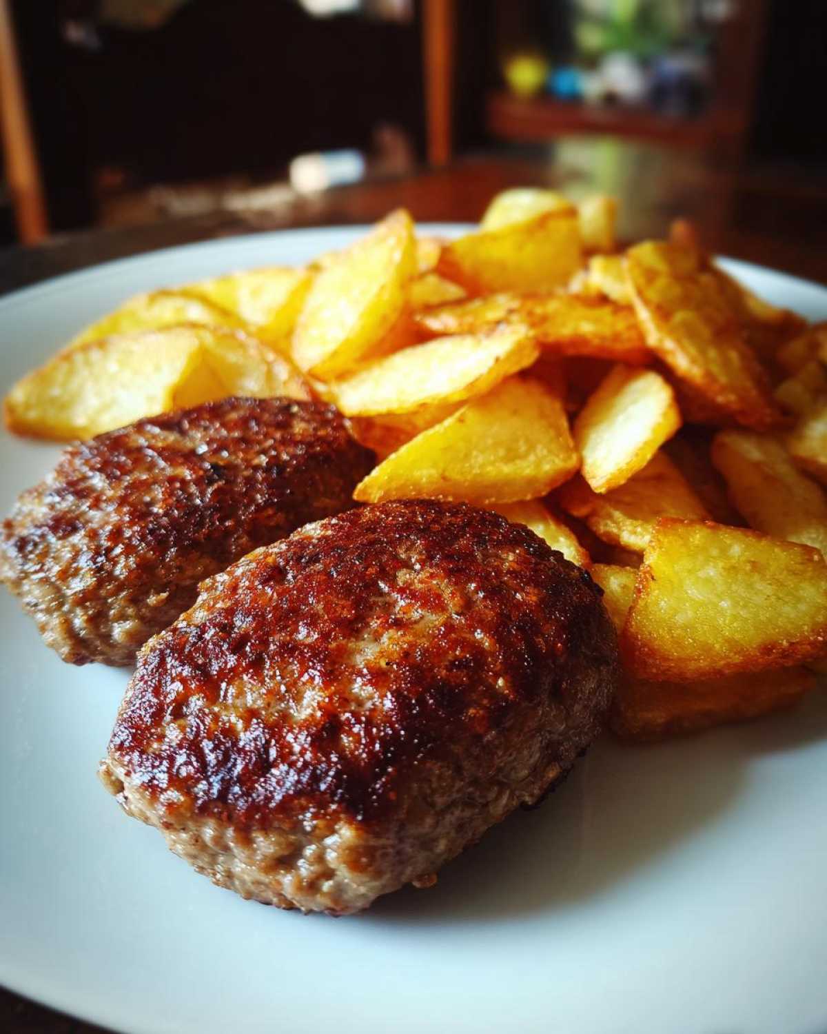 Classic Biftekia and Chips - detail 4