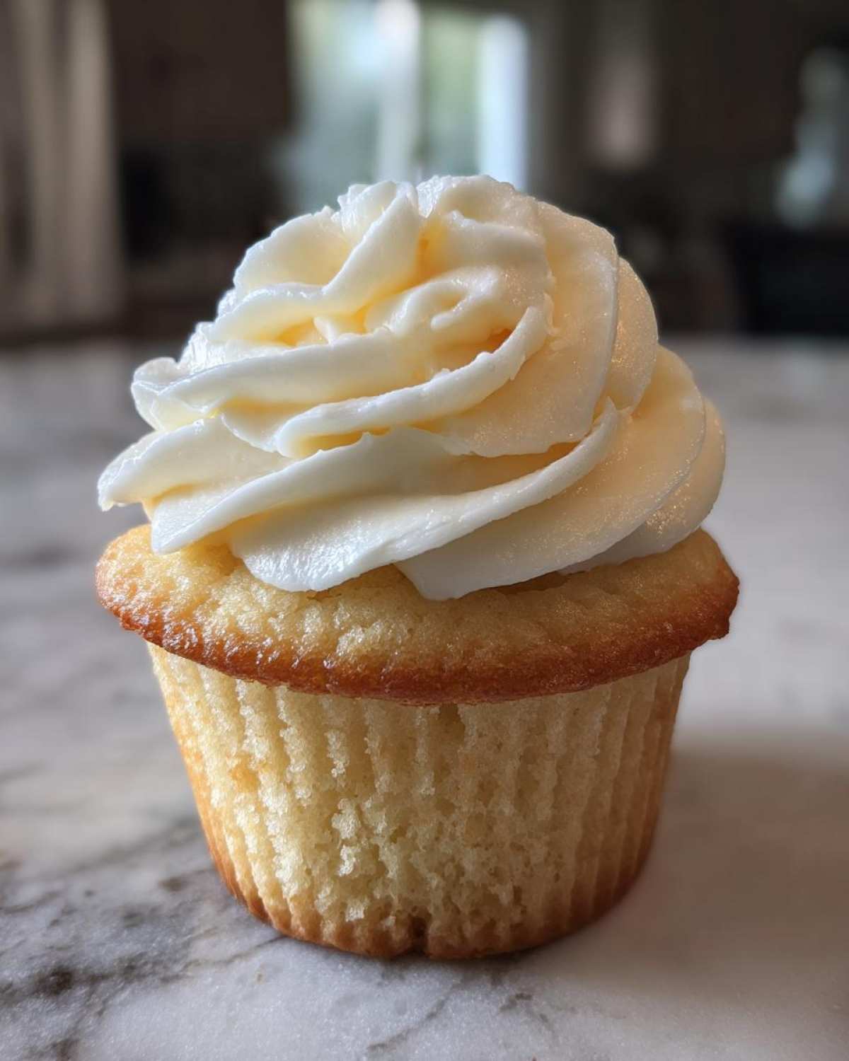 Vanilla Cupcakes with Buttercream - detail 4