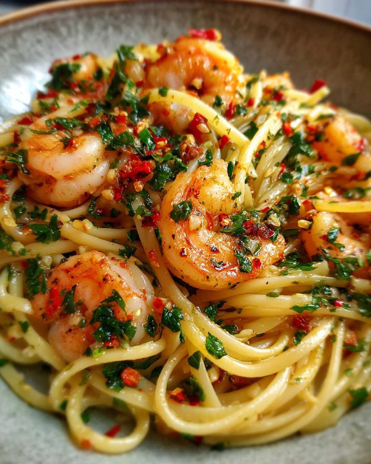 Shrimp Scampi Linguine - detail 2