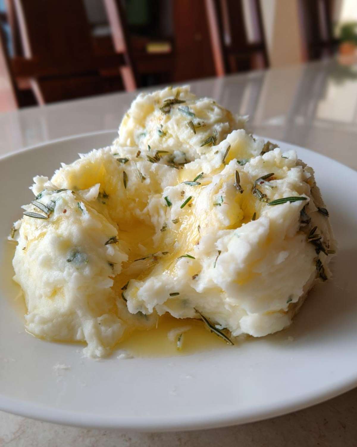 Buttery Mashed Potatoes with Garlic and Rosemary - detail 1