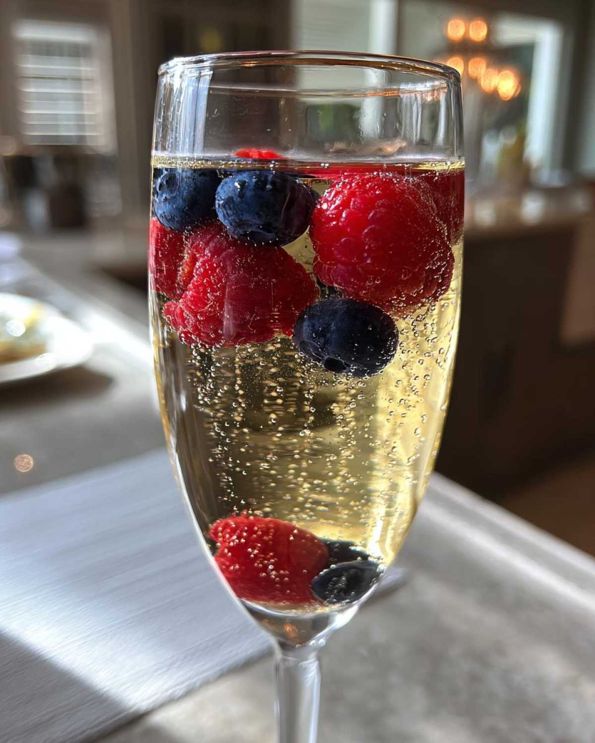 Champagne Punch with Berries - detail 3