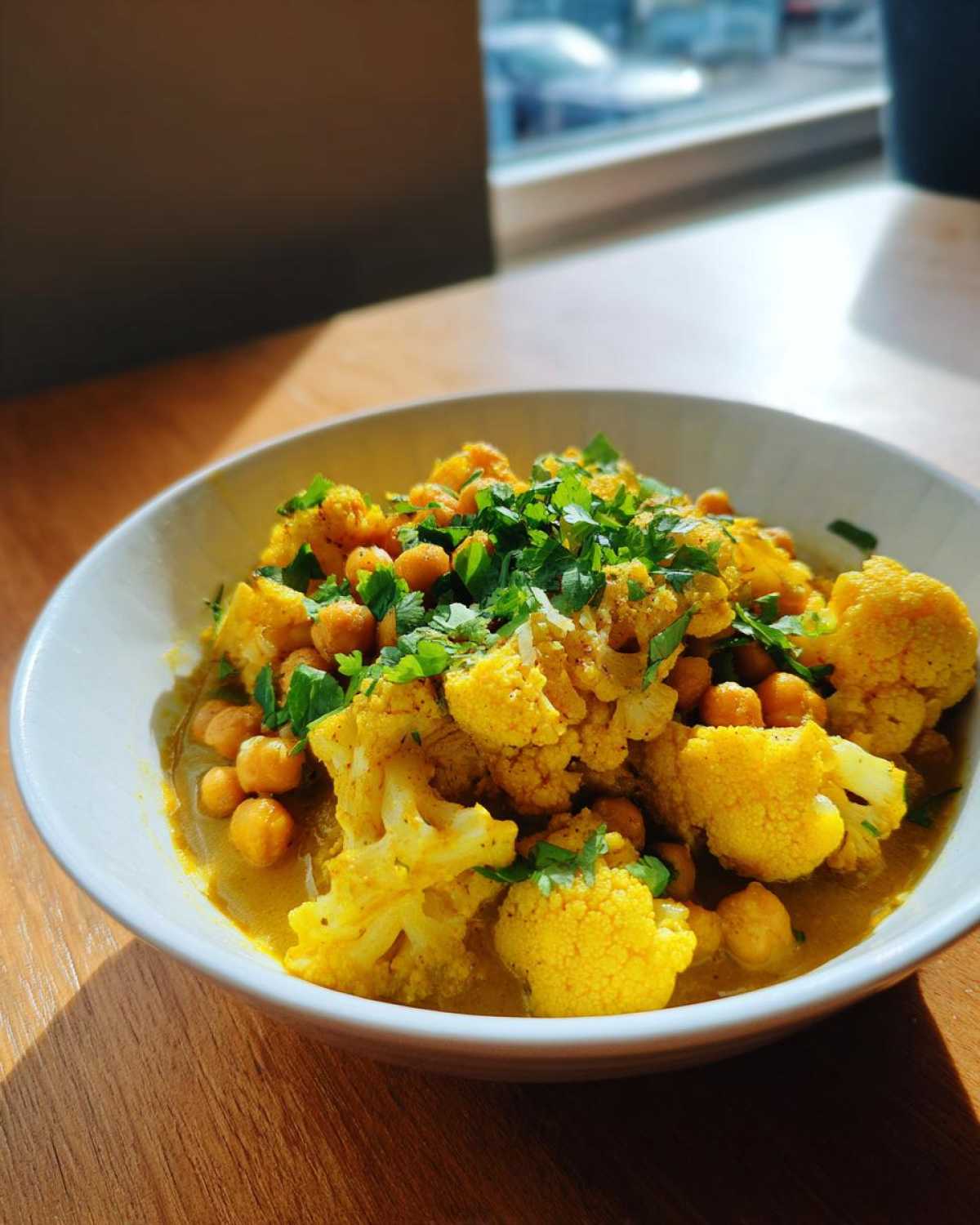 Indian-Spiced Cauliflower Chickpea Curry - detail 3