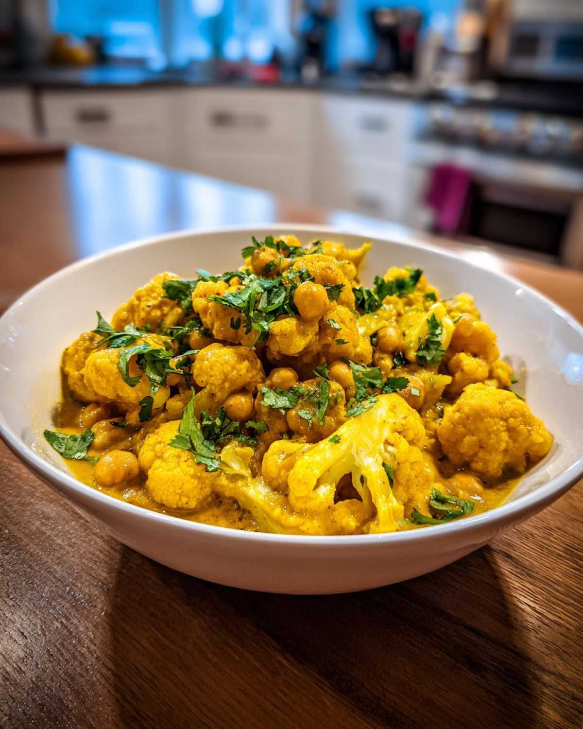 Indian-Spiced Cauliflower Chickpea Curry - detail 4