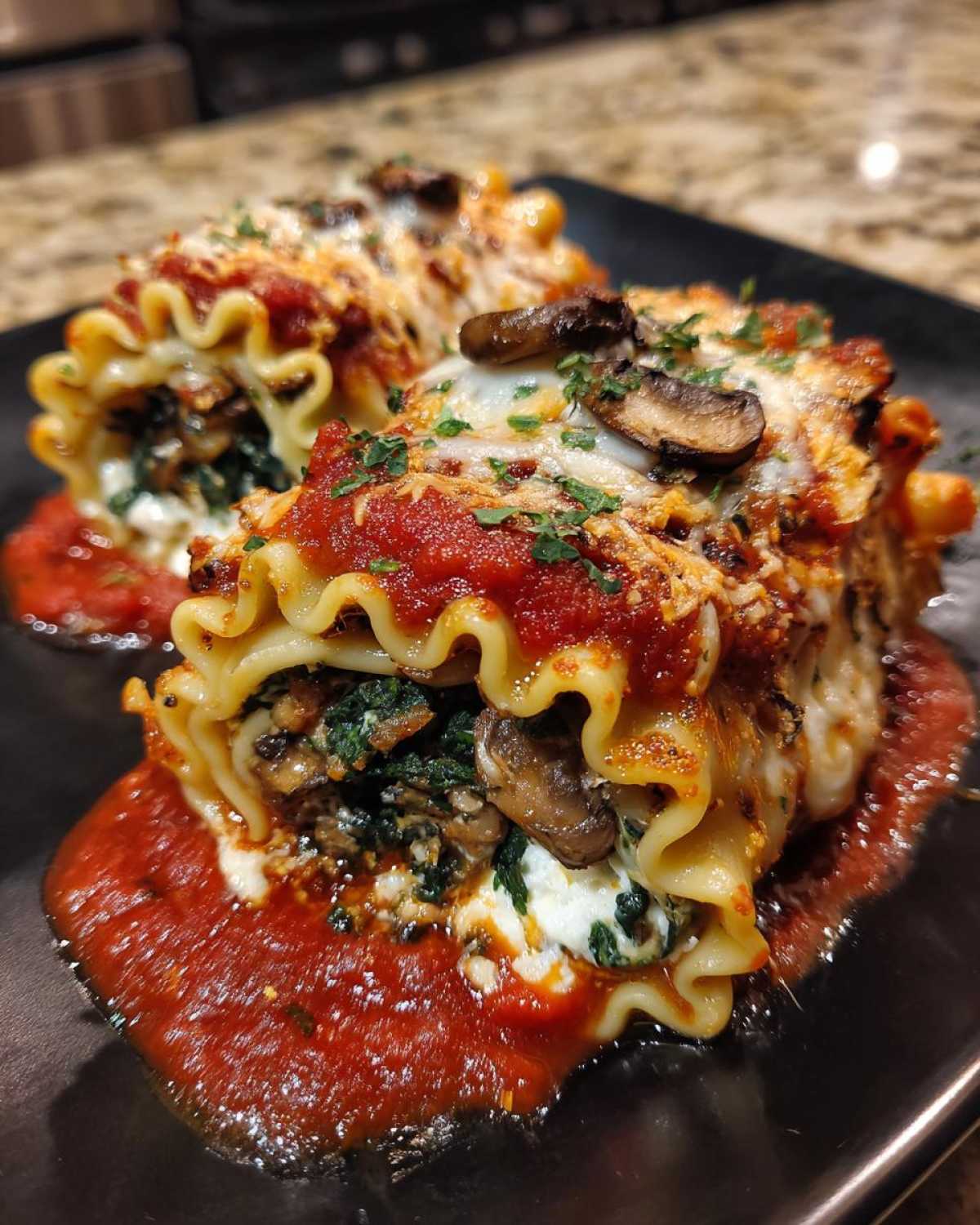 Mushroom and Spinach Lasagna Rolls - detail 2