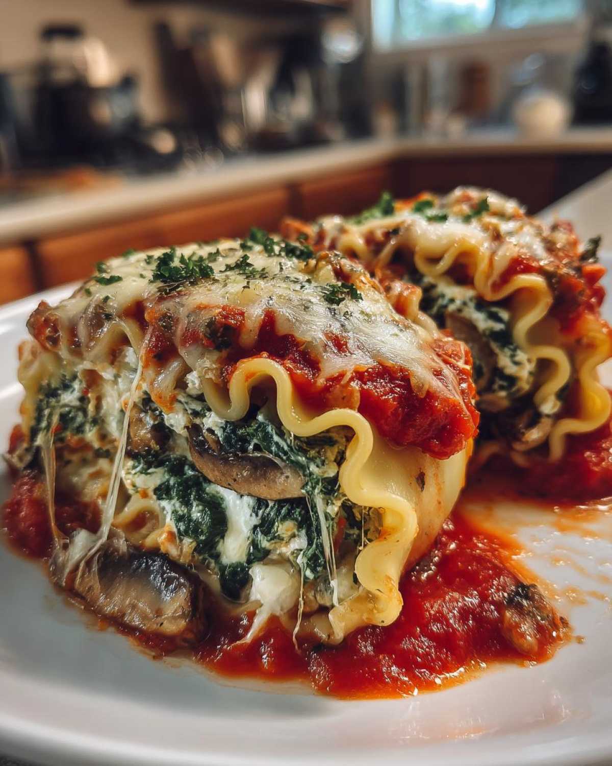 Mushroom and Spinach Lasagna Rolls - detail 3