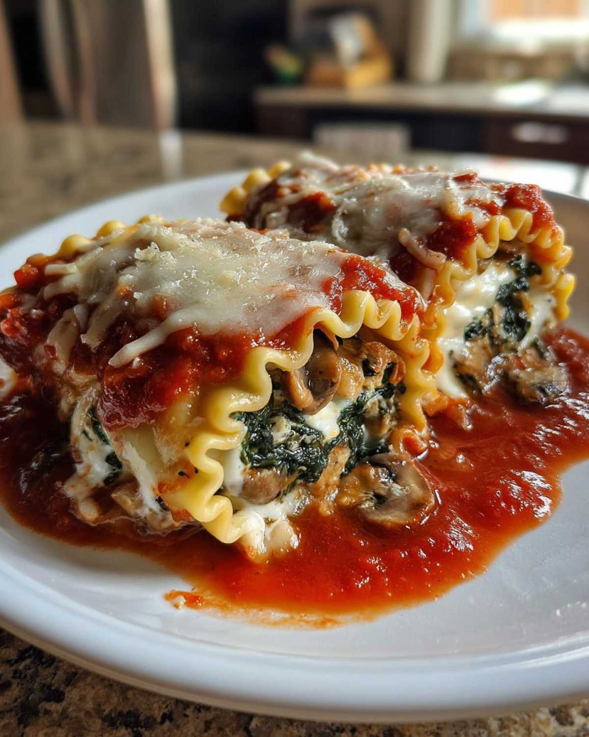 Mushroom and Spinach Lasagna Rolls - detail 4