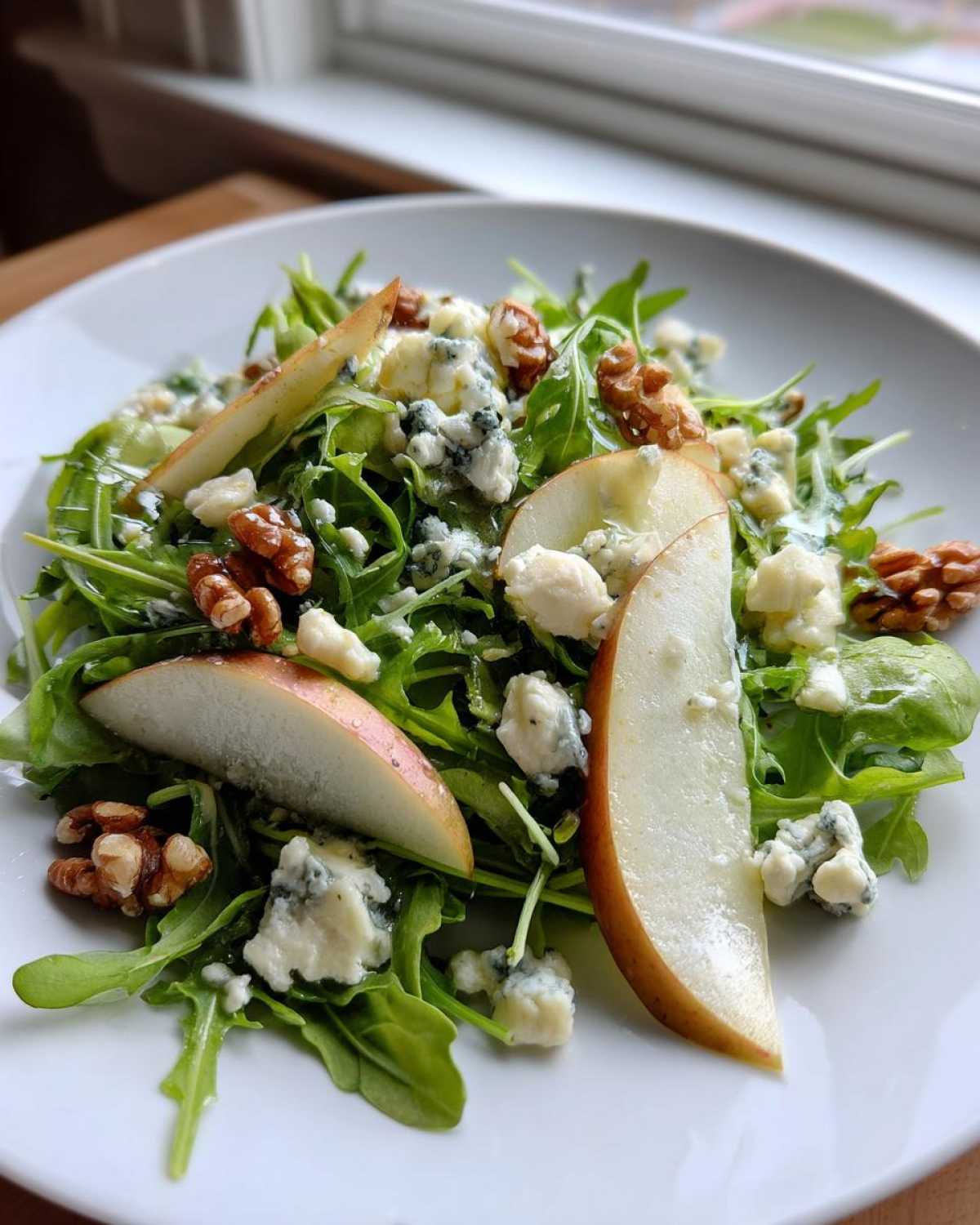 Pear and Gorgonzola Arugula Salad - detail 2