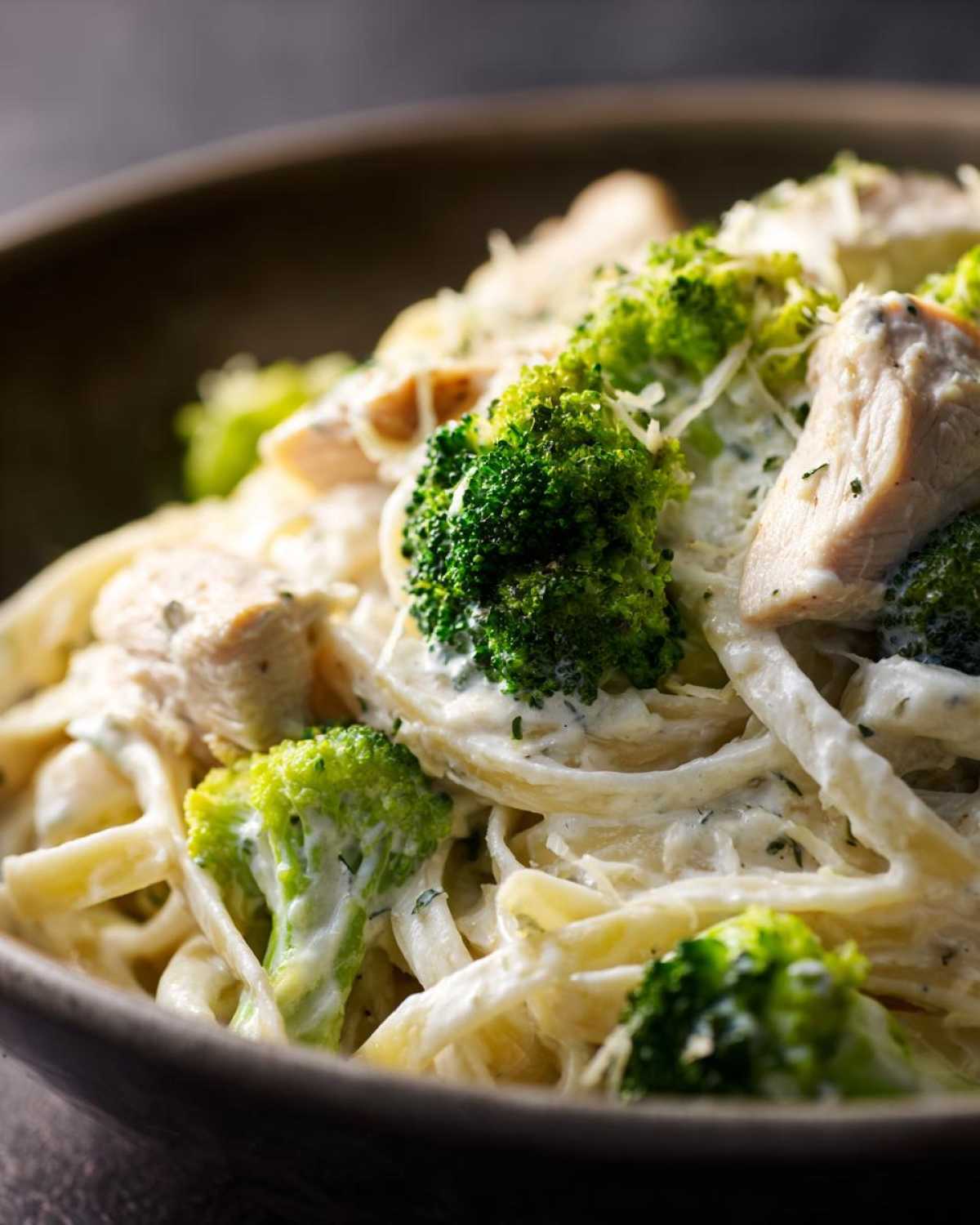 Skinny Chicken Alfredo with Broccoli - detail 1