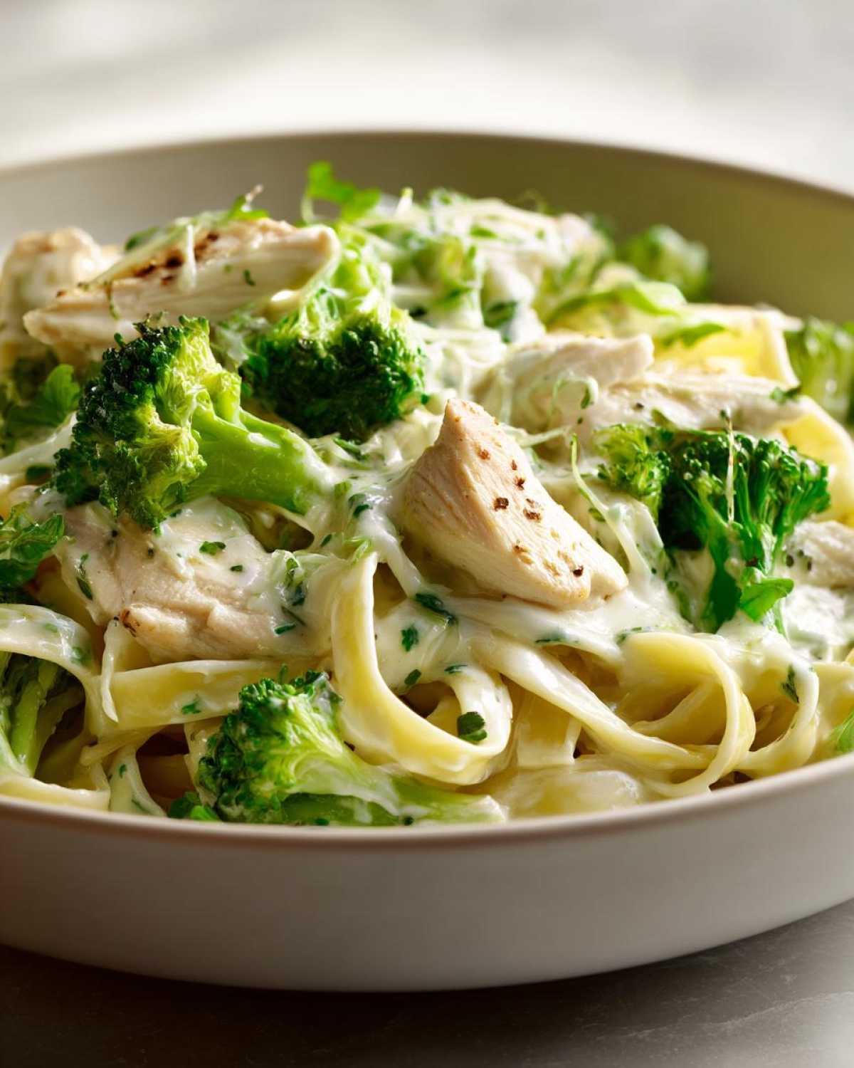 Skinny Chicken Alfredo with Broccoli - detail 2