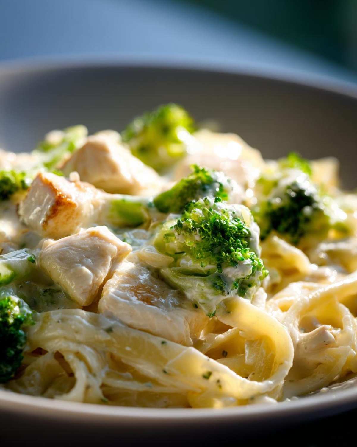 Skinny Chicken Alfredo with Broccoli - detail 3