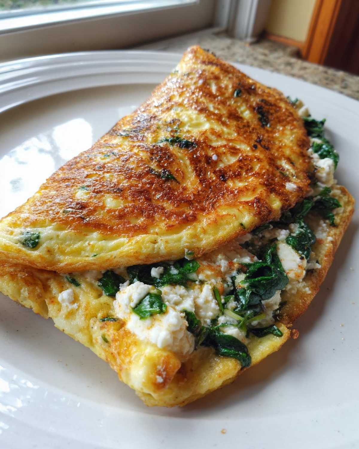 Spinach and Feta Stuffing Omelette - detail 1
